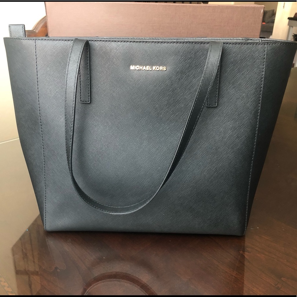Michael Kors Rivington Extra Large Tote